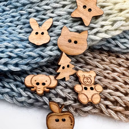 Figur - Knappar i trä