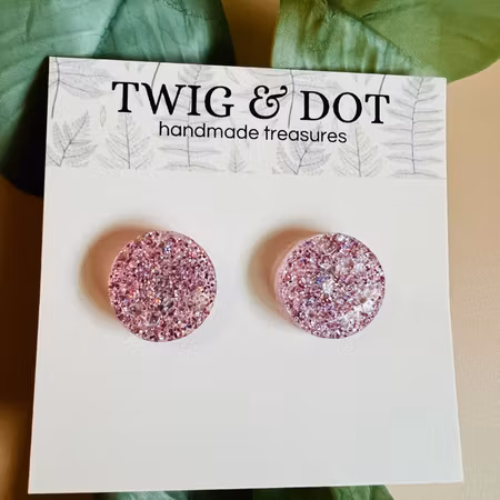 Crystal lilac studs