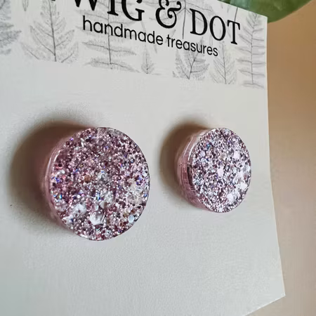 Crystal lilac studs