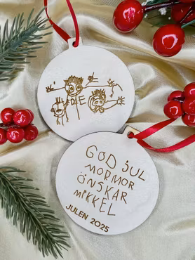 Julkula i trä med egen handstil eller teckning