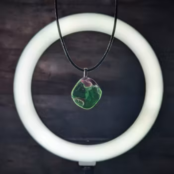 Naturharmoni – Hållbart Halsband i Återvunnet Kristallglas