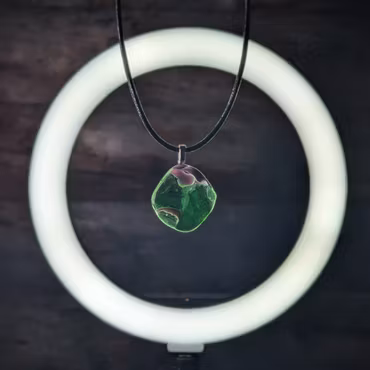 Naturharmoni – Hållbart Halsband i Återvunnet Kristallglas