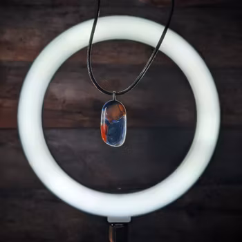 Höstglöd – Hållbart Halsband i Återvunnet Kristallglas