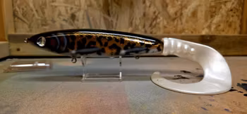 Monster Tail v2 250g 50cm Motoroil Gösen