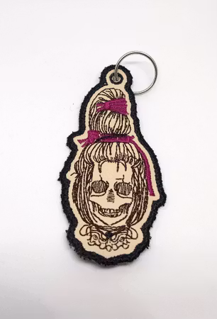Broderad nyckelring - Voodoo head
