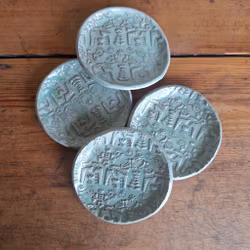 Litet fat med dalahästar