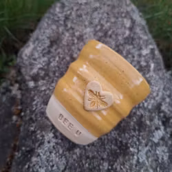 Bee U utan hänkel