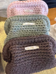 By Mills handgjorda necessärer