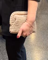 By Mills handgjorda necessärer