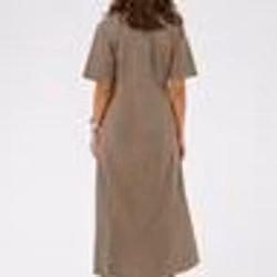 Cuberrie Dress, klänning med kort ärm och V-ringning brun