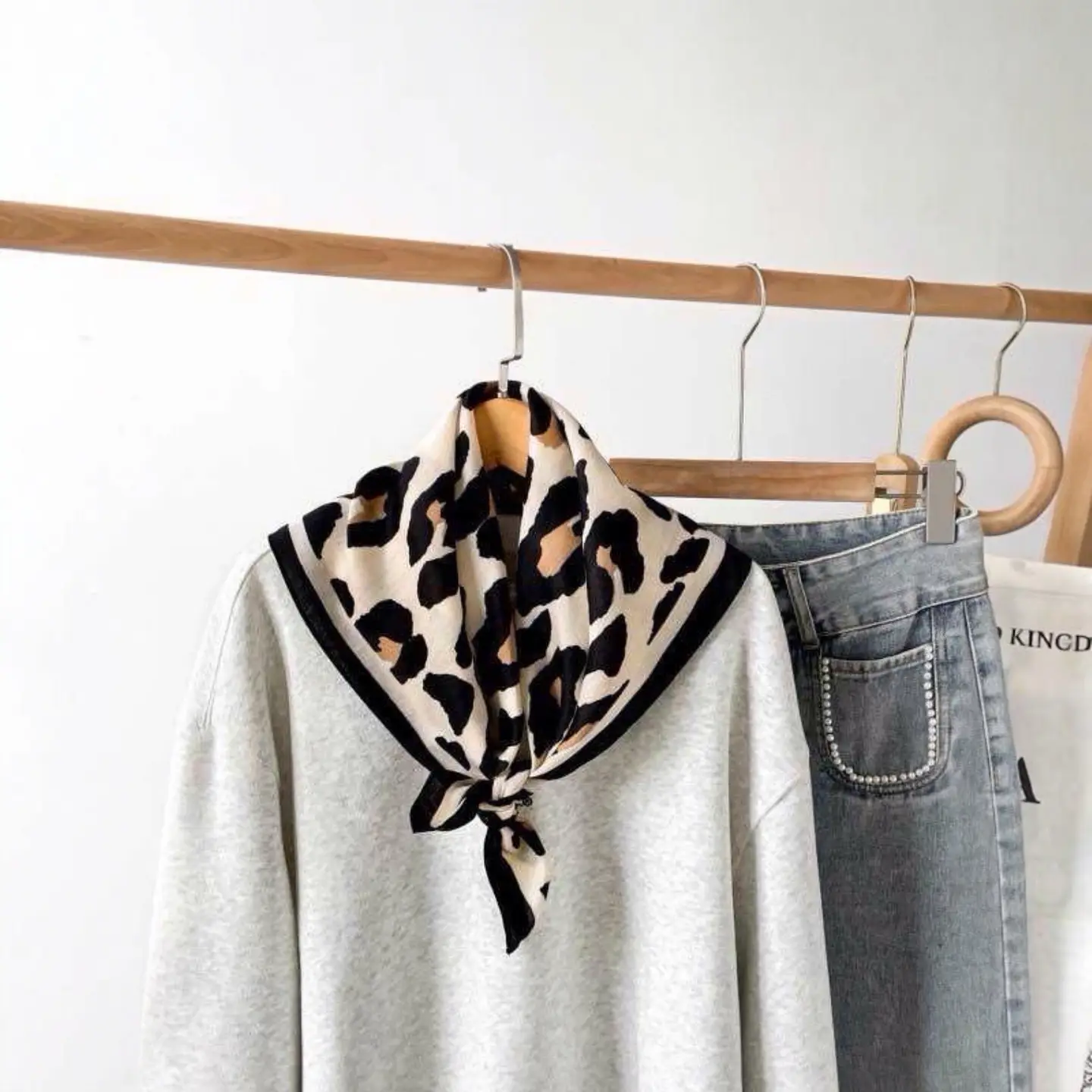 Leopardmönstrad fyrkantig scarf