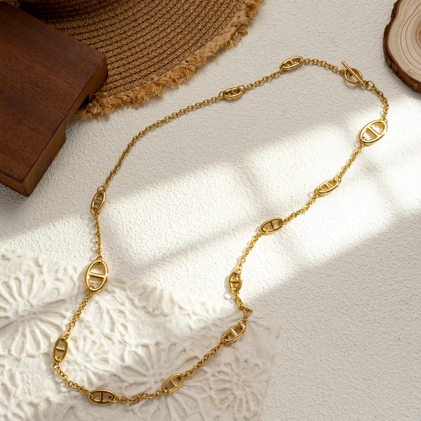 Lovisa långt länkhalsband, guld