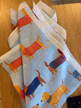 Heidi scarf med taxar, blå kant