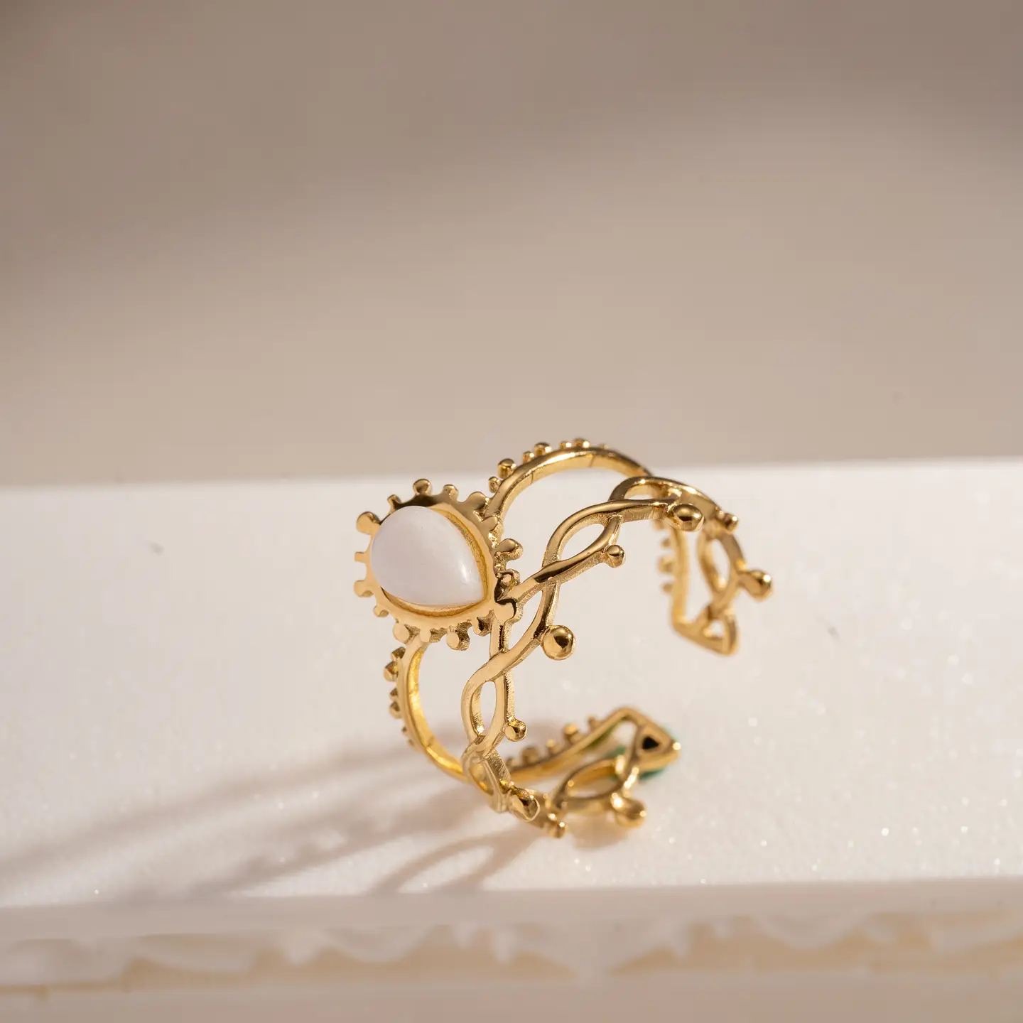 Marie ring, vit