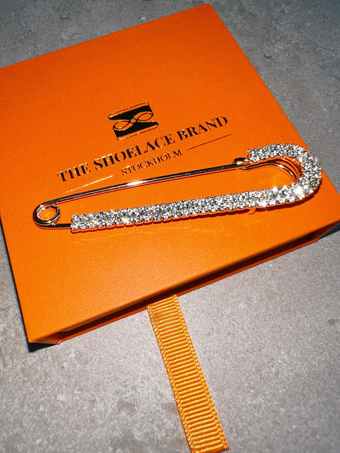 Crystal safety pin guld