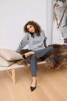 KAerin Embroidery Pullover, stickad tröja med blomdetalj