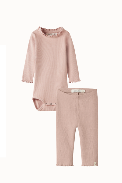 Lil'Atelier - Slim Rib Baby Set body & byxa - Cameo Rose