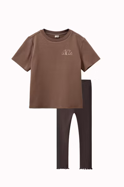 Matchat Set - Sofie Schnoor Astask T-shirt & Name it XSL Leggings - Seal Brown
