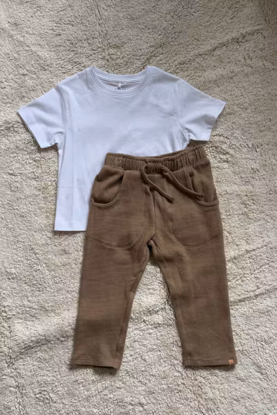 Matchat Set - Name it Regular T-shirt Bright White & Lil'Atelier HAB Byxa  Sepia Tint