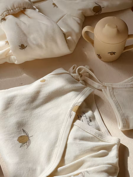 Konges Sløjd - Newborn Set Onesie & Helmet - Lemon