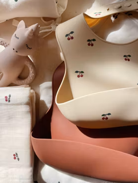 Konges Sløjd - 2 Pack Silicone Bib - Cherry/Mocka