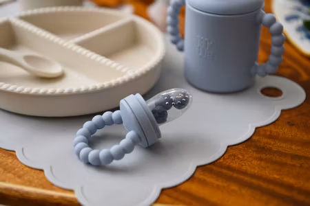 Jack o Juno - Bubble Fruit Feeder - Pale Blue