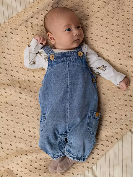 Matchat Set - Lil'Atelier Slim Solid Baby Body Turtledove & Name it Blue Denim Hängselbyxa