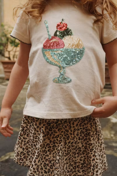 Matchat Set - Konges Sløjd Famo Puff T-shirt Buttercream & Sofie Schnoor Skirt Leo