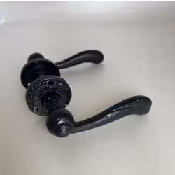 Dörrtrycken Rundad Svart Smide