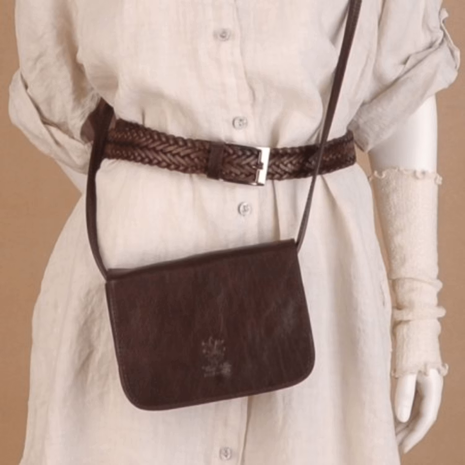 Läderväska med axelrem mörkbrun