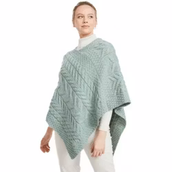 Poncho merinoull kabelstickad mint