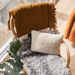 Shepherd of Sweden fårskinn kudde cremevit 40x30 cm