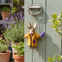 Ulldjur haren Lulu med lavendel