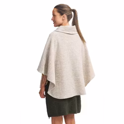 Ivanhoe Humla Poncho ljusbeige ull