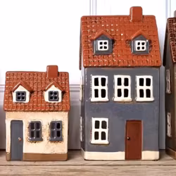 Keramikhus lykta värmeljus beige blå dörr