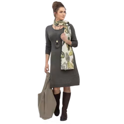 Klänning med ledig passform i 100% merinoull olivgrön