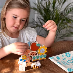 Stapelleksak trä trädgården