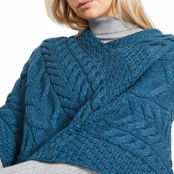 Poncho merinoull kabelstickad mörk turkos