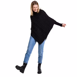 Poncho merinoull kabelstickad svart