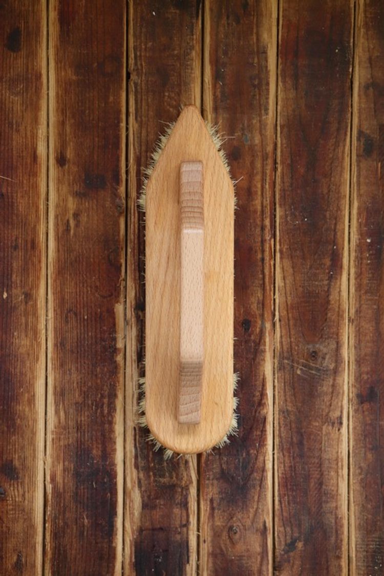 Scrubbing brush