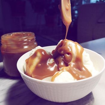 Hast bär & konfektyr: Caramel sauce - Seared butter