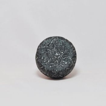 Grön Lycka: Black Fairy - solid detox schampoo - no added fragrance