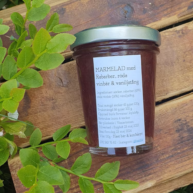 Hast bär & konfektyr: Marmelad med rabarber, röda vinbär & vaniljstång