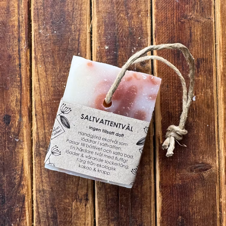 Saltvattentvål på rep med etikett