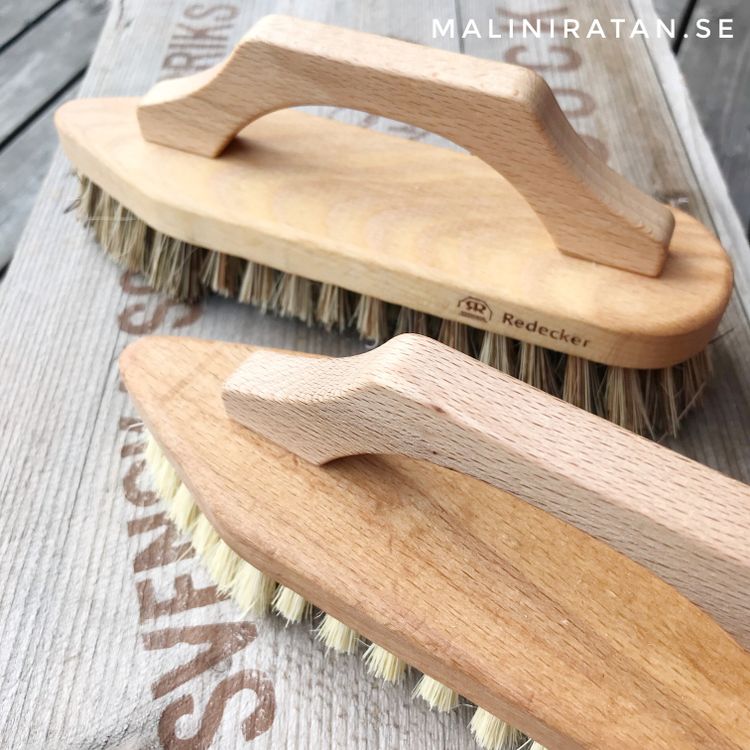 Scrubbing brush