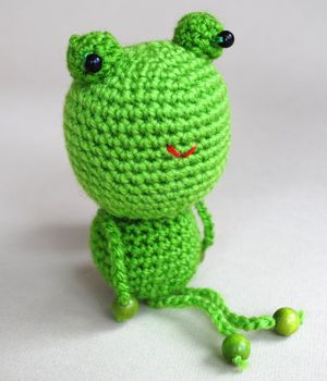 Gröna Grodan virkmönster amigurumi