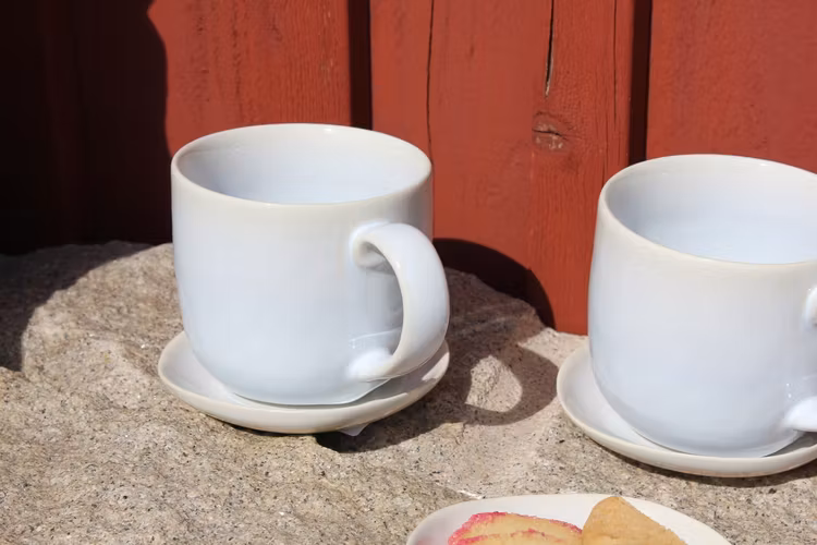 Mugg i vitglaserat stengods