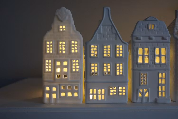 Ljushus i sett med  3 olika hus . variant 2