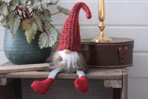 Tomte sittande röd - Wikhom Form