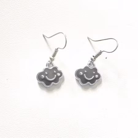 Örhängen grå moln